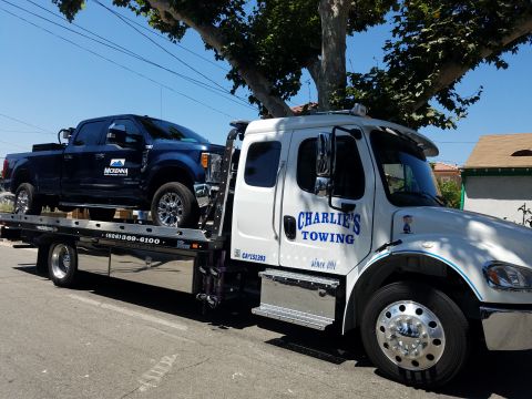 Charlie's 24Hr Towing & Heavy Duty